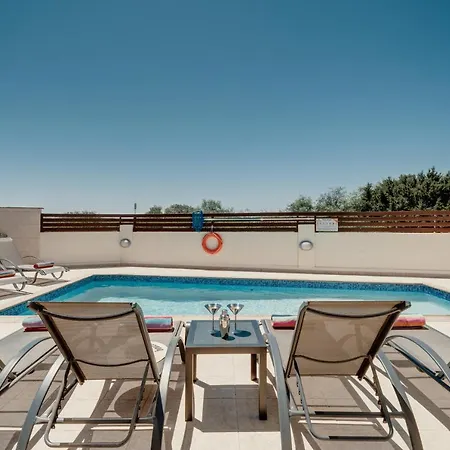 Villa Lankas *
